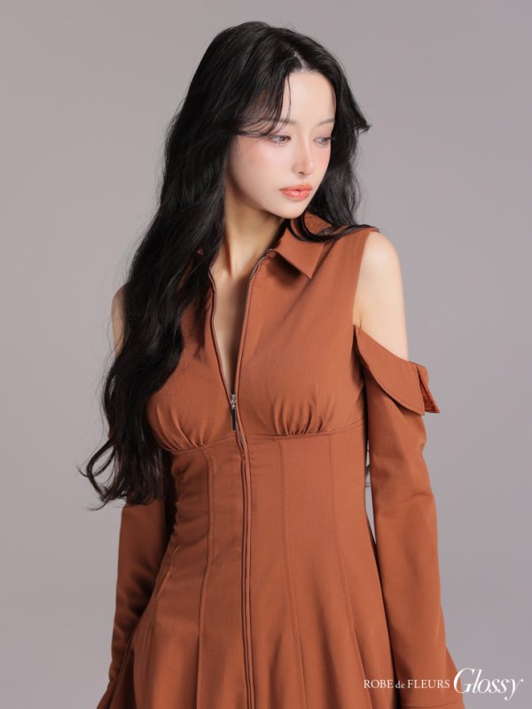 画像2: XSサイズあり【Glossy/グロッシー】オフショルダー/ カットデザイン/ フレア/ ミニドレス/ キャバドレス[OF08] (2)