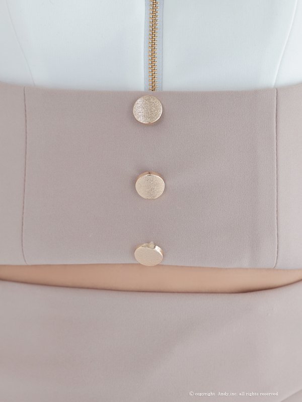 ホワイトxベージュ モデル:七瀬みほ 身長:162cm 着用サイズ:Sサイズ