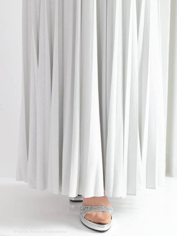 ホワイト モデル:七瀬みほ 身長:162cm 着用サイズ:Sサイズ