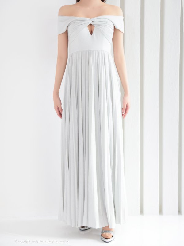 ホワイト モデル:七瀬みほ 身長:162cm 着用サイズ:Sサイズ