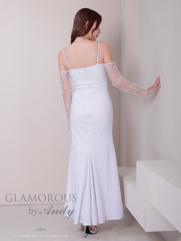 ホワイト モデル:あみ 着用サイズ:Sサイズ