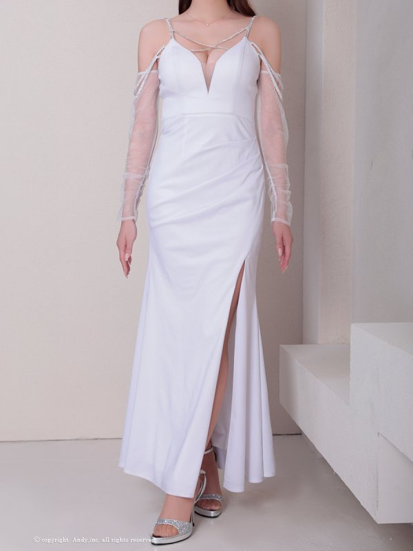 ホワイト モデル:あみ 着用サイズ:Sサイズ