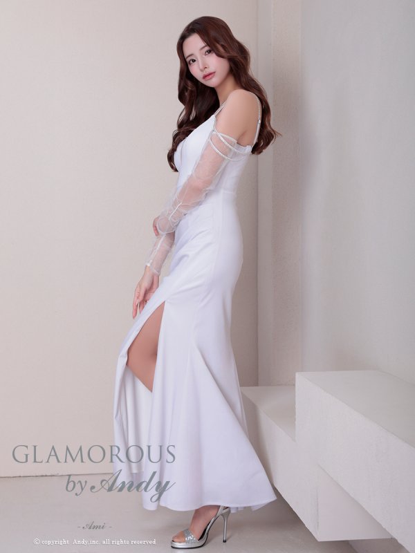 ホワイト モデル:あみ 着用サイズ:Sサイズ