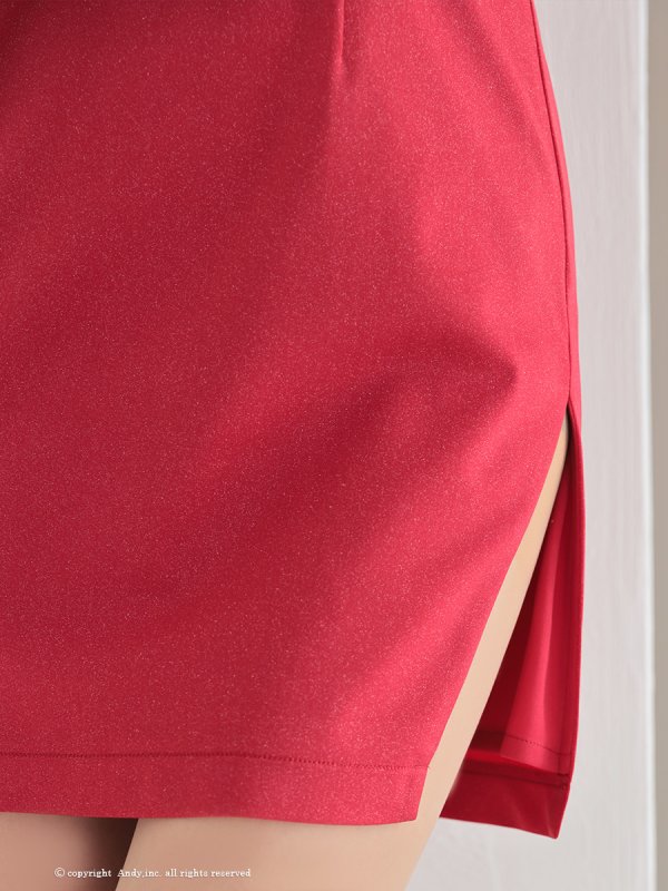 レッド モデル:七瀬みほ 身長:162cm 着用サイズ:Sサイズ