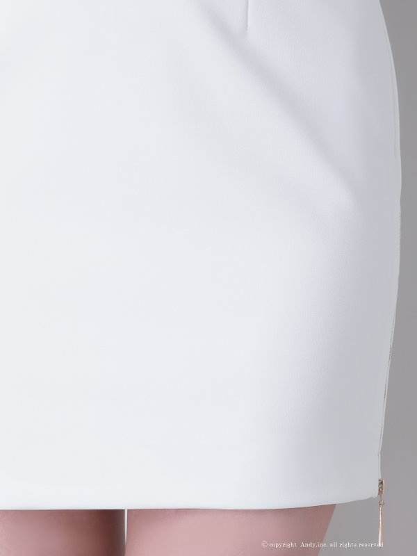 ホワイト モデル：七瀬みほ　身長：162cm　着用サイズ：Sサイズ