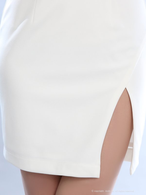 ホワイト　モデル：藤崎めい　身長：159cm　着用サイズ：Sサイズ