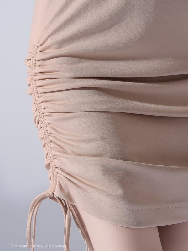 ベージュ モデル：七瀬みほ　身長：162cm　着用サイズ：Sサイズ