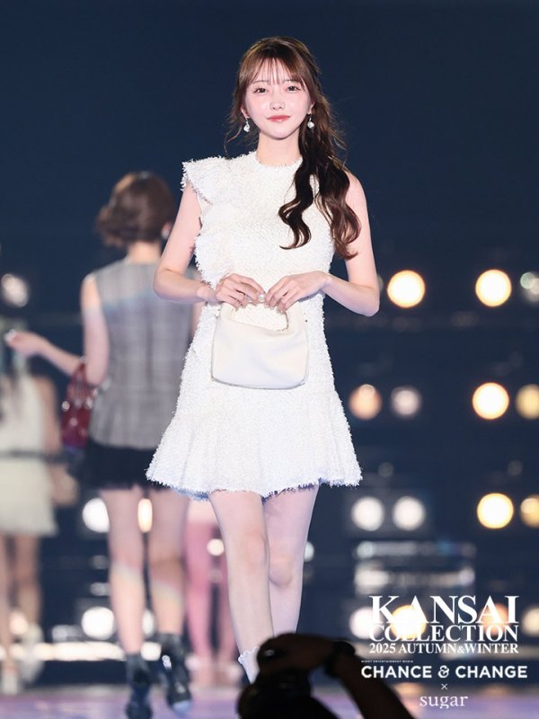 画像3: 【羽澄まり/関西コレクション着用】XSサイズあり【DEA./ディア】フリンジ/ フリル/ ハイネック/ フレア/ ミニドレス/ キャバドレス[OF08] (3)