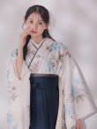 画像2: 【予約商品/1月中旬発送予定】ブルー芍薬 ホワイト二尺袖着物【卒業袴３点セット 二尺袖着物/帯/袴】 (2)