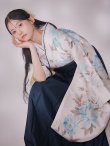 画像6: 【予約商品/1月中旬発送予定】ブルー芍薬 ホワイト二尺袖着物【卒業袴３点セット 二尺袖着物/帯/袴】 (6)