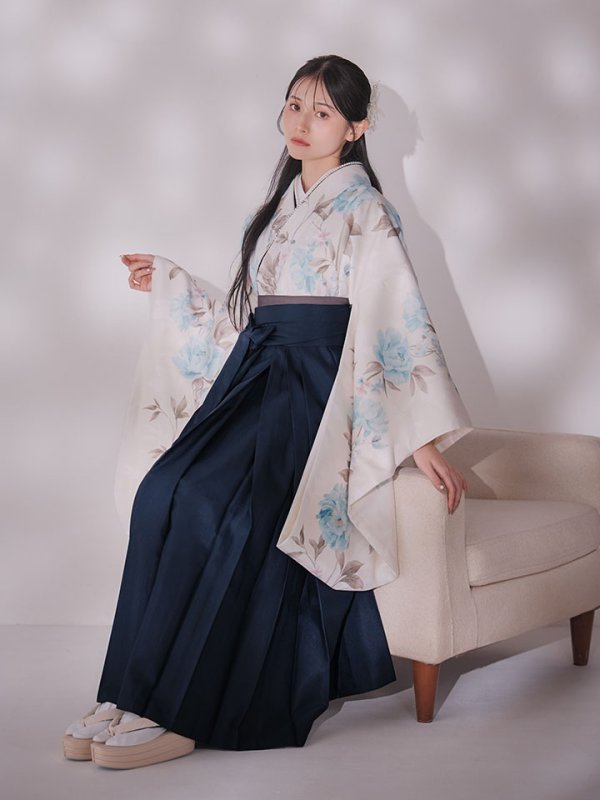 画像9: 【予約商品/1月中旬発送予定】ブルー芍薬 ホワイト二尺袖着物【卒業袴３点セット 二尺袖着物/帯/袴】 (9)