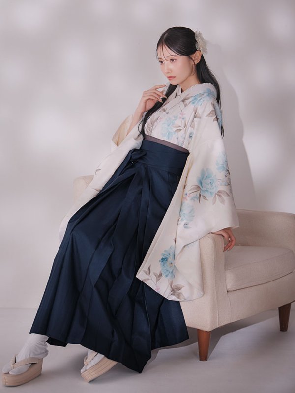 画像12: 【予約商品/1月中旬発送予定】ブルー芍薬 ホワイト二尺袖着物【卒業袴３点セット 二尺袖着物/帯/袴】 (12)