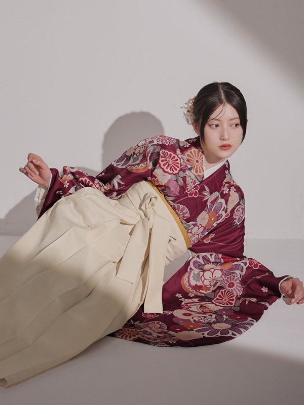 画像2: 【予約商品 / 1月中旬発送予定】菊×椿 ワインレッド二尺袖着物【卒業袴３点セット 二尺袖着物/帯/袴】 (2)