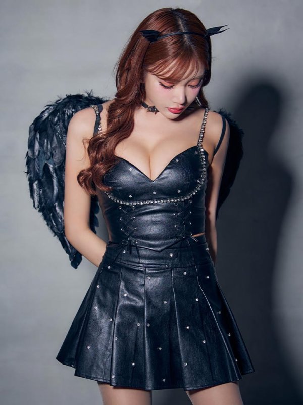 モデル:明日花キララ　身長:162cm　着用サイズ:Sサイズ