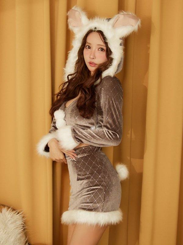 ブラウン モデル:三上悠亜 身長:159cm 着用サイズ:Sサイズ