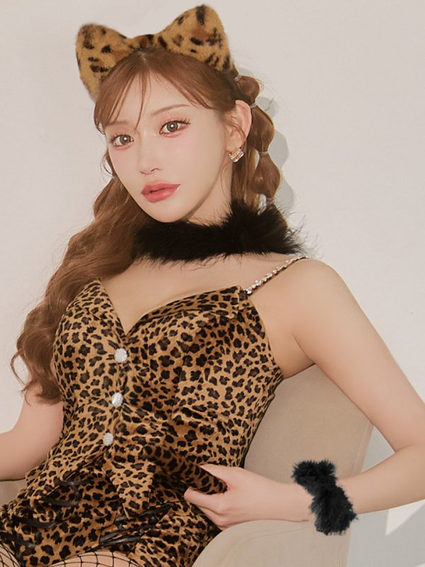 ブラウン　モデル：明日花キララ　身長162cm　着用サイズ：Sサイズ