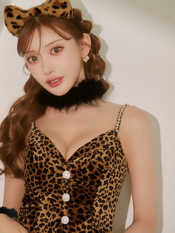 ブラウン　モデル：明日花キララ　身長162cm　着用サイズ：Sサイズ