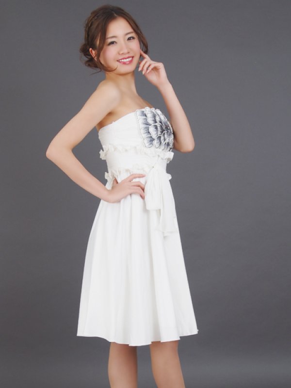 ホワイト モデル：着用サイズ：7号(Sサイズ)