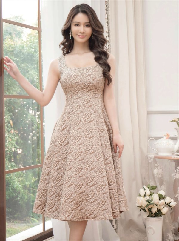 ベージュ モデル：Aoli　身長：162cm 着用サイズ：7号(Sサイズ)