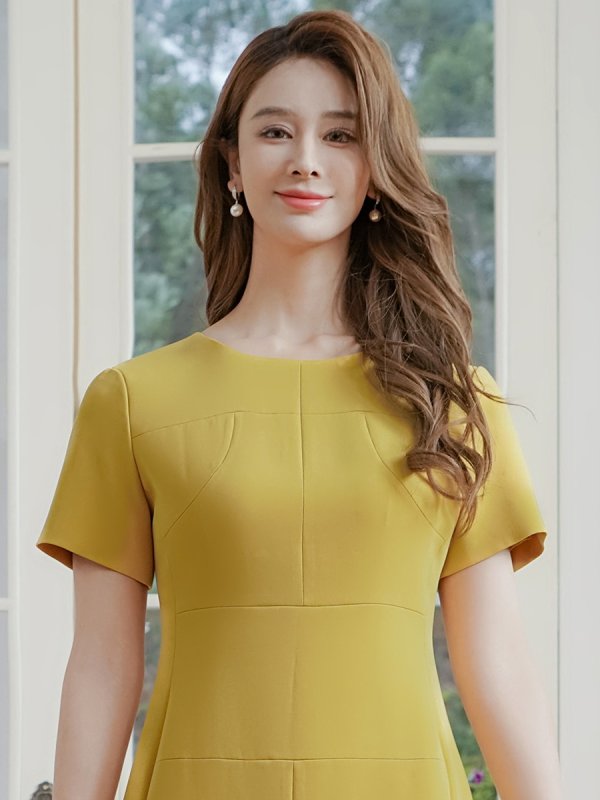 イエロー　モデル：Aoli　身長：162cm　着用サイズ：7号(Sサイズ)