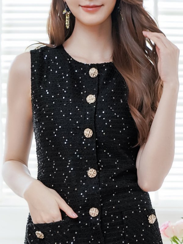 ブラック モデル：Qiqi　身長：160cm　着用サイズ：7号(Sサイズ)