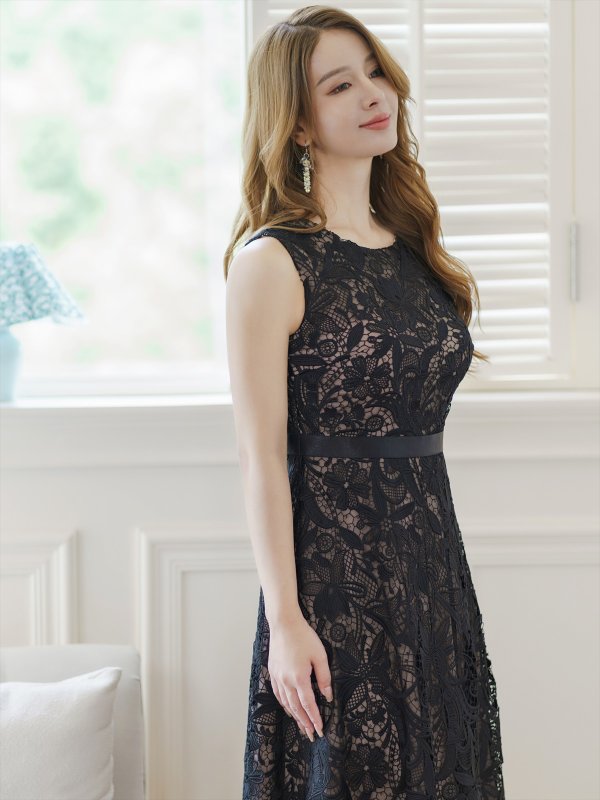 ブラック モデル:Aoli 身長:162cm 着用サイズ:7号(Sサイズ)