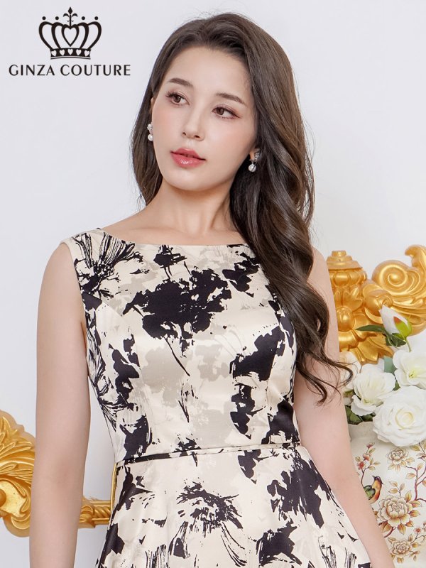 ホワイトxブラック モデル：Didi　身長：166cm　着用サイズ：7号(Sサイズ)着用