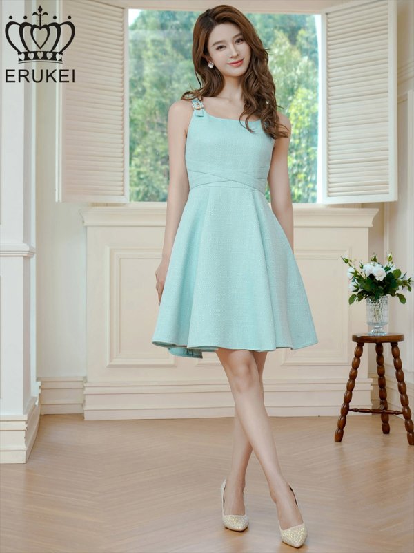 グリーン　モデル：Aoli　身長：162cm　着用サイズ：7号(Sサイズ)着用