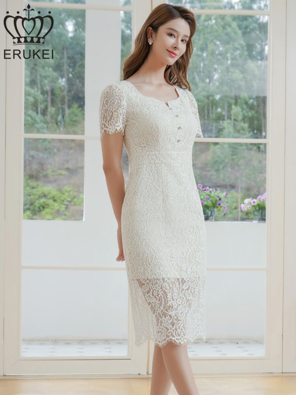 ホワイト モデル：Aoli　身長：162cm　着用サイズ：7号(Sサイズ)