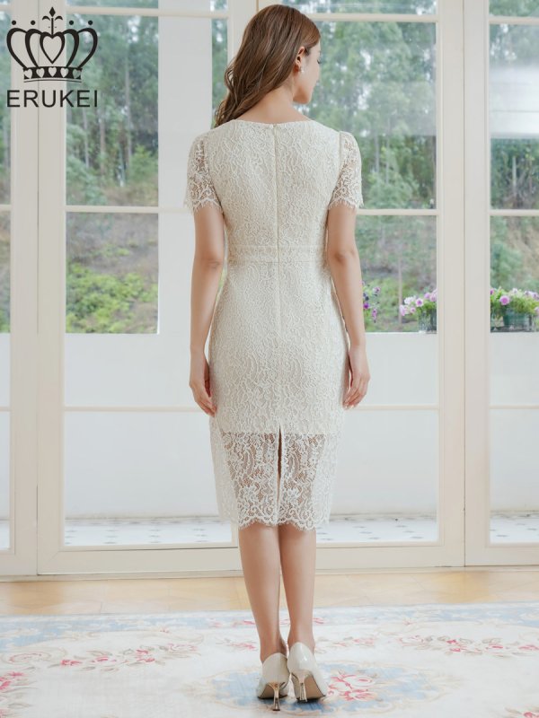 ホワイト モデル：Aoli　身長：162cm　着用サイズ：7号(Sサイズ)