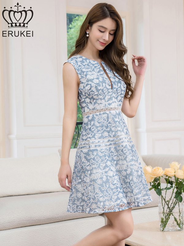 ホワイトxブルー　モデル：Aoli　身長：162cm　着用サイズ：7号(Sサイズ)