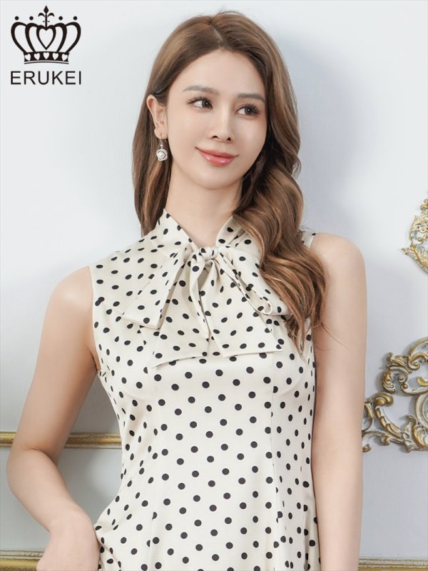 アイボリーxブラック モデル：Aoli　身長：162cm 着用サイズ：7号(Sサイズ)