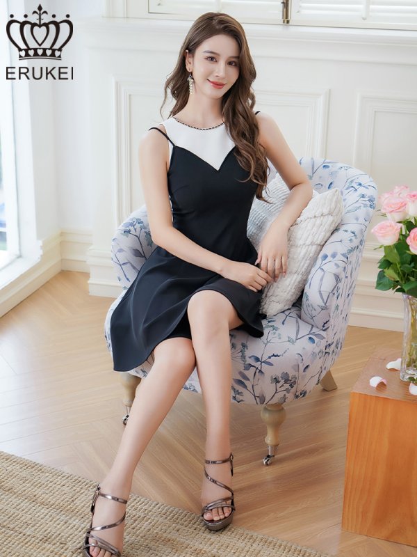 ホワイトxブラック  モデル:Aoli 身長:162cm 着用サイズ:7号(Sサイズ)