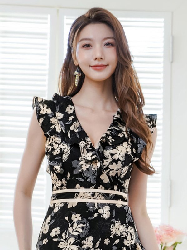 ブラックｘベージュ　モデル：Qiqi　身長：160cm　着用サイズ：Sサイズ(7号)