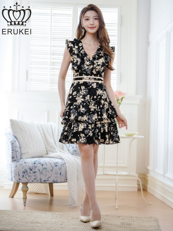 ブラックｘベージュ　モデル：Qiqi　身長：160cm　着用サイズ：Sサイズ(7号)