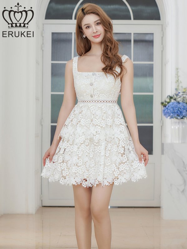 ホワイト モデル:Aoli 身長:162cm 着用サイズ:7号(Sサイズ)