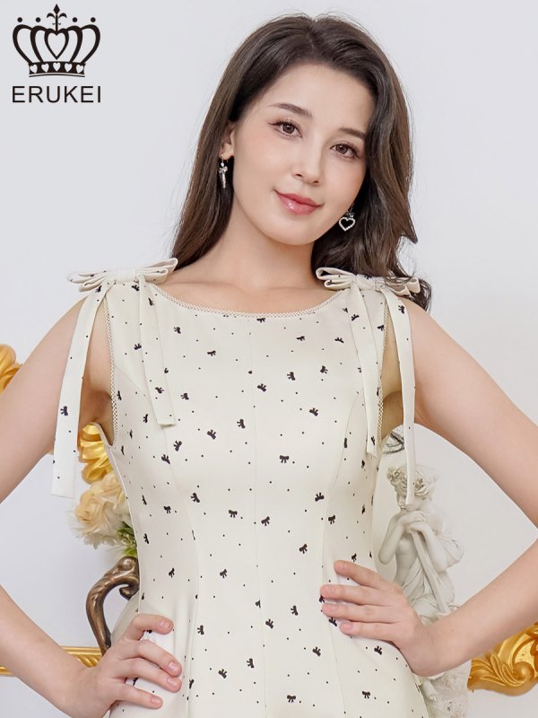 アイボリー×ブラック モデル：Didi　身長：166cm　着用サイズ：7号(Sサイズ)