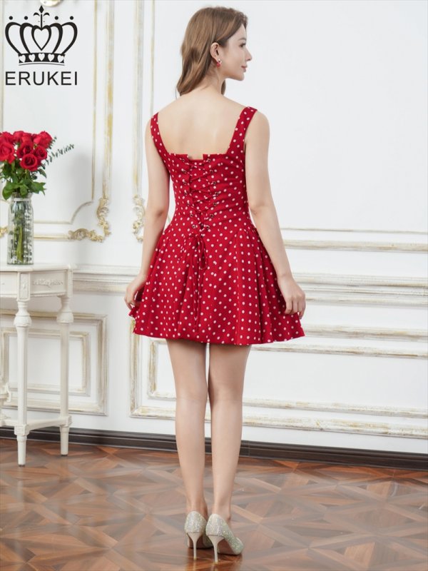 レッドxホワイト　モデル：Aoli　身長：162cm　着用サイズ：7号(Sサイズ)着用