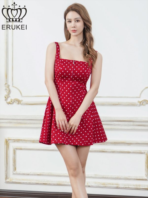 レッドxホワイト　モデル：Aoli　身長：162cm　着用サイズ：7号(Sサイズ)着用