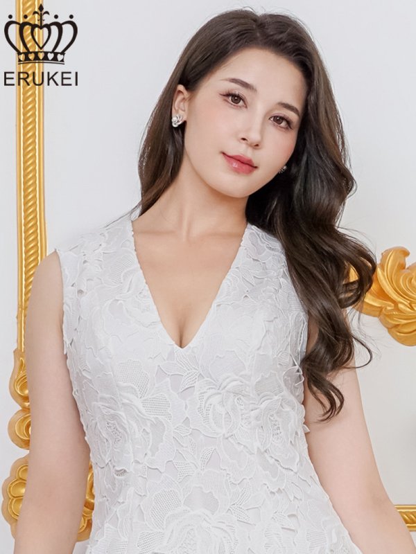 ホワイト　モデル：Didi　身長：166cm　着用サイズ：7号(Sサイズ)