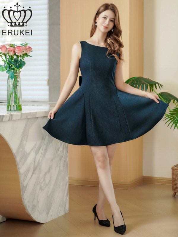 グリーン　モデル：Aoli　身長：162cm　着用サイズ：7号(Sサイズ)