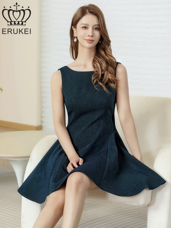 グリーン　モデル：Aoli　身長：162cm　着用サイズ：7号(Sサイズ)