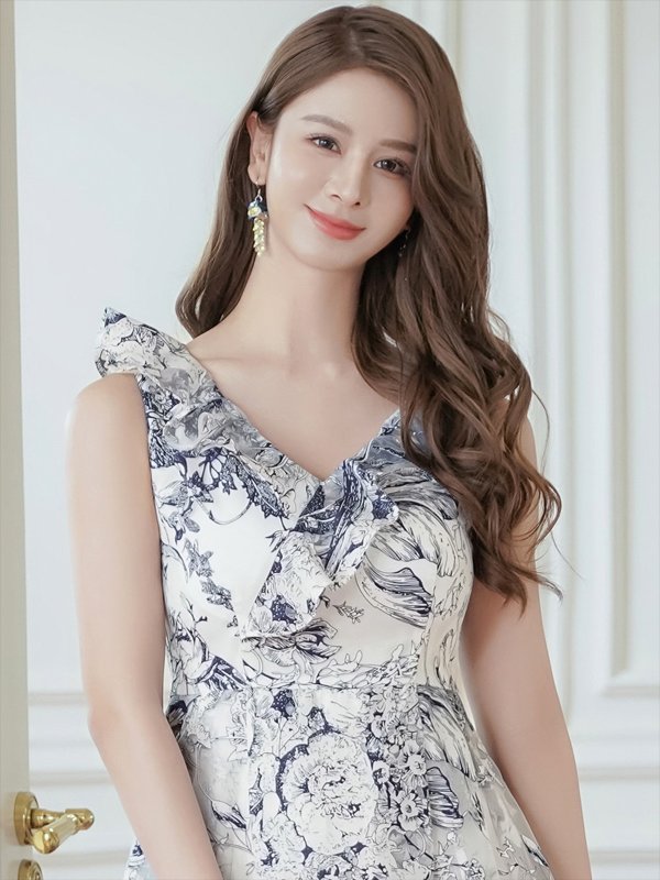 ホワイト×ネイビー　モデル：Aoli　身長：162cm　着用サイズ：7号(Sサイズ)