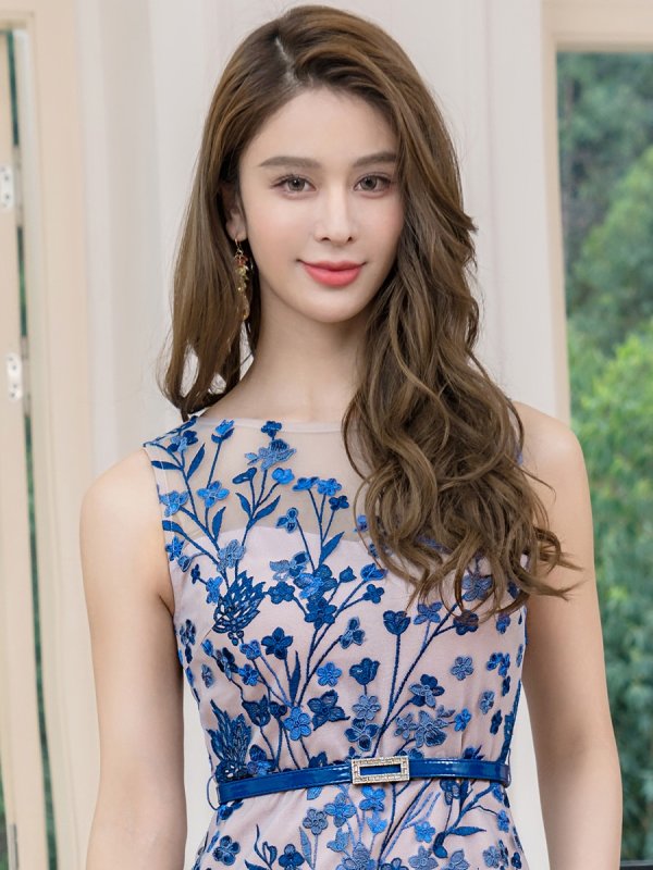 ブルー モデル:Aoli 身長:162cm 着用サイズ:7号(Sサイズ)