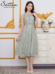 グリーン モデル:Didi 身長:166cm 着用サイズ:7号(Sサイズ)着用