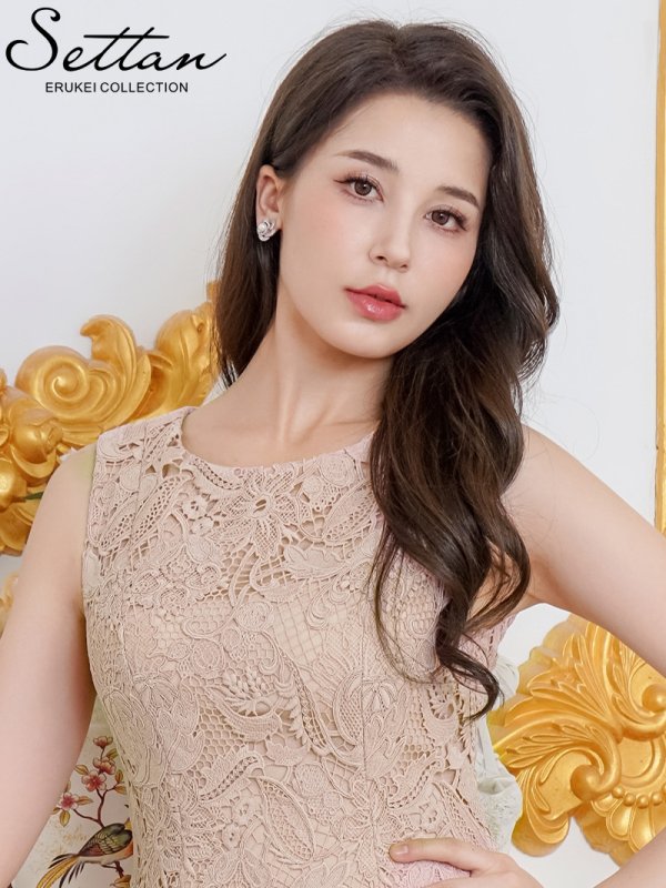 ベージュ モデル：Didi　身長：166cm　着用サイズ：7号(Sサイズ)着用