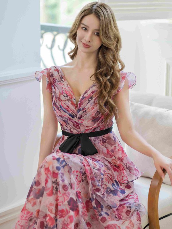 ベージュxピンク モデル：Aoli　身長：162cm 着用サイズ：7号(Sサイズ)