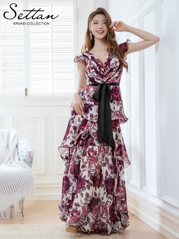 ホワイトxワインレッド モデル:Qiqi 身長:160cm 着用サイズ:7号(Sサイズ)