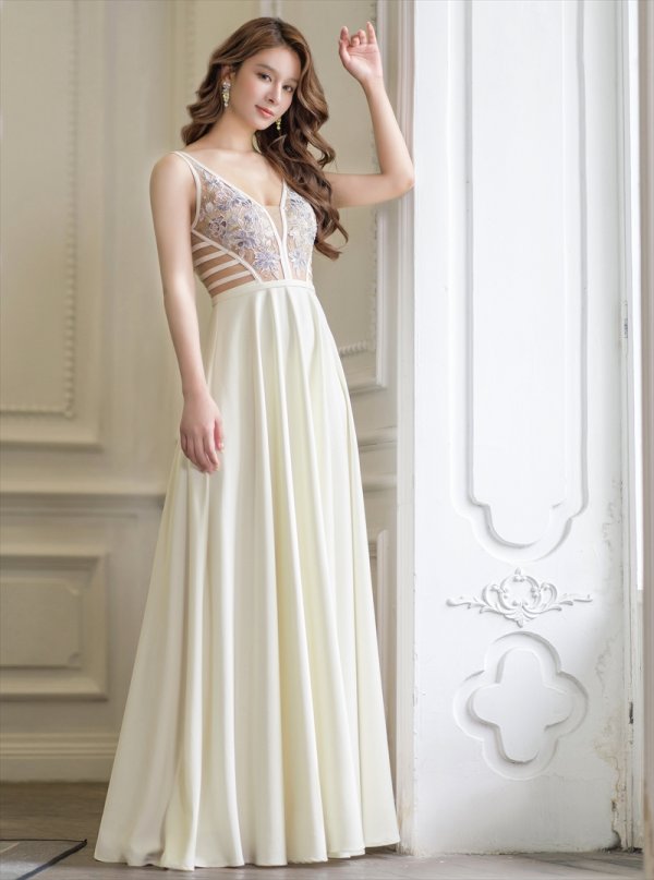 アイボリー モデル:Aoli 身長:162cm:7号(Sサイズ)