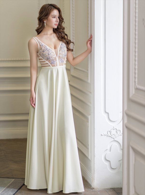 アイボリー モデル:Aoli 身長:162cm:7号(Sサイズ)